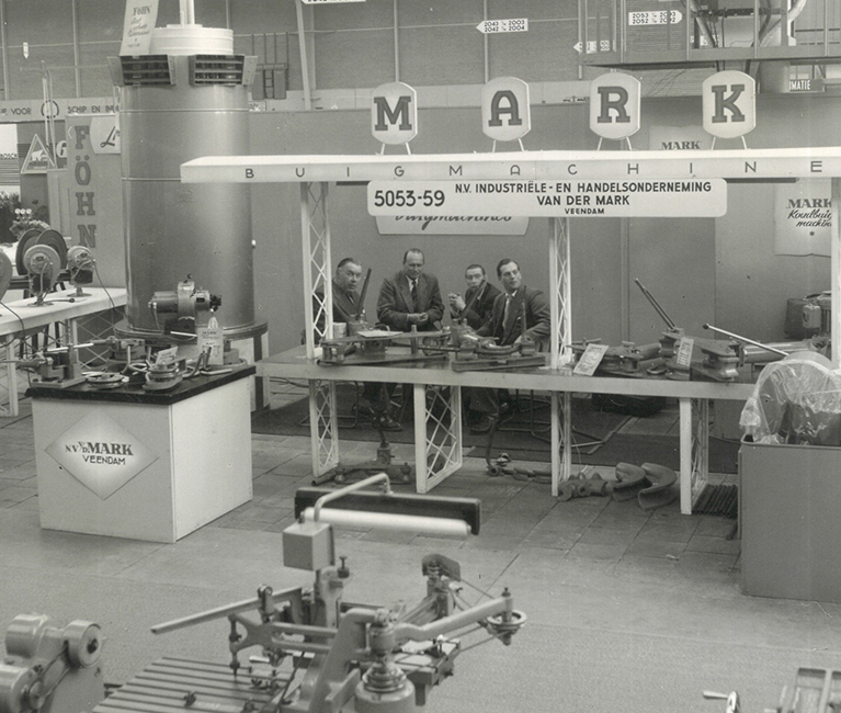 1947: hydraulische Biegemaschinen